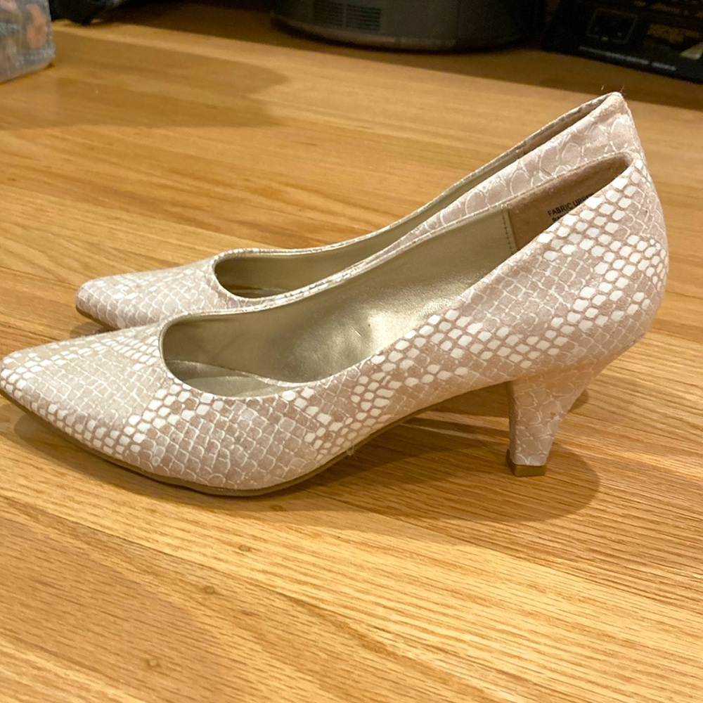 High heels with nice pattern -  never worn